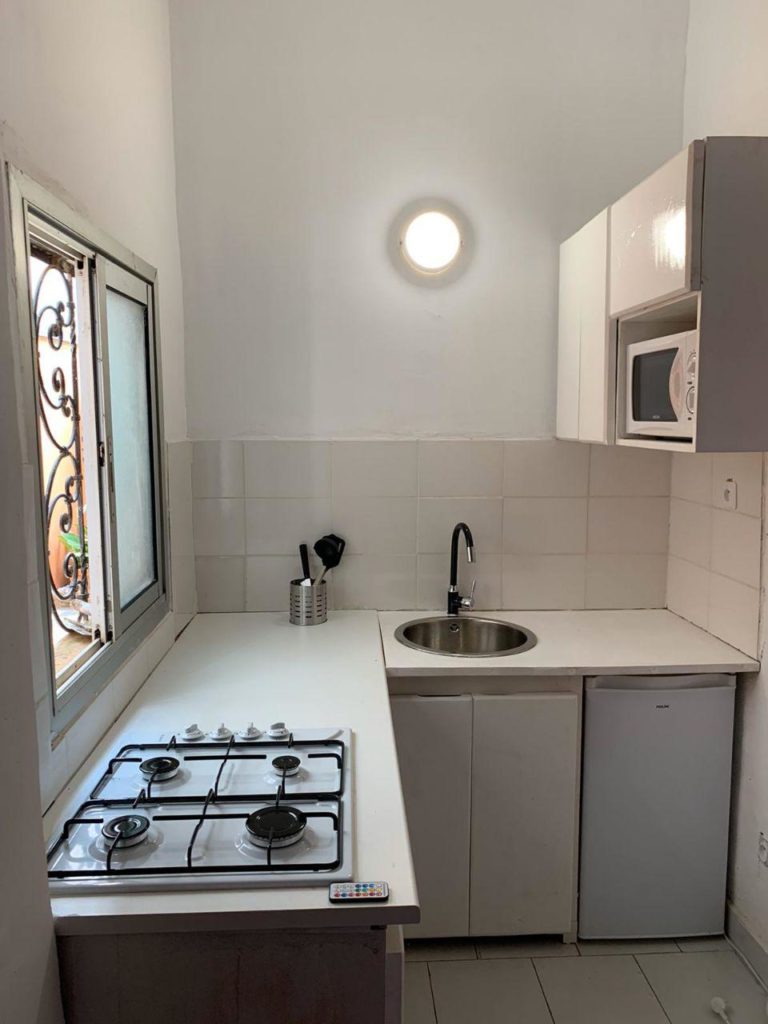 Autre vue de la cuisine studio AMBRE